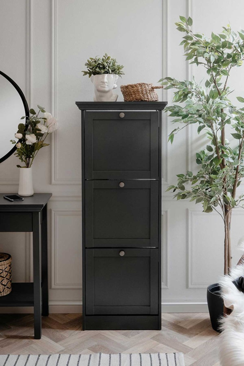 Composizione scandinava per l'ingresso in finitura grigio antracite