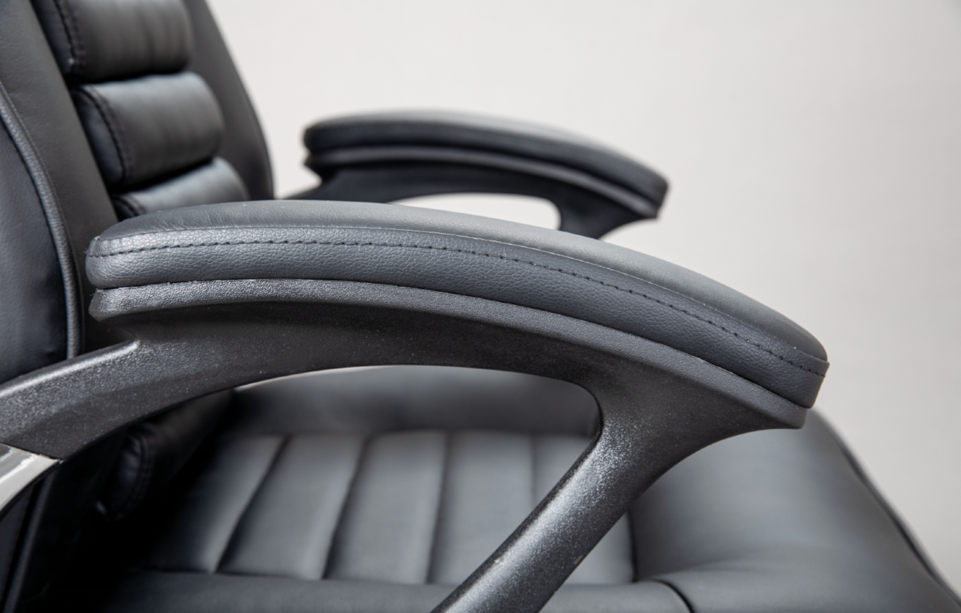 Elegante Poltrona da ufficio, nera, in ecopelle 