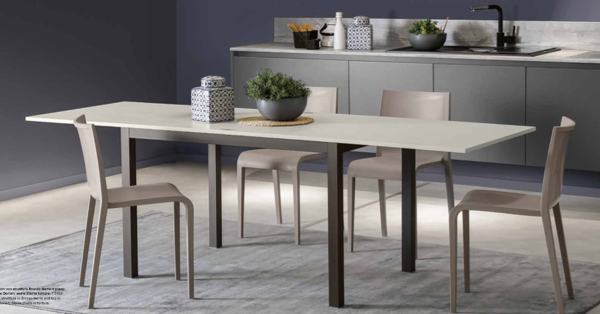 Tavolo quadrato allungabile Elton in finitura Frassino dorian e Bronzo tecno