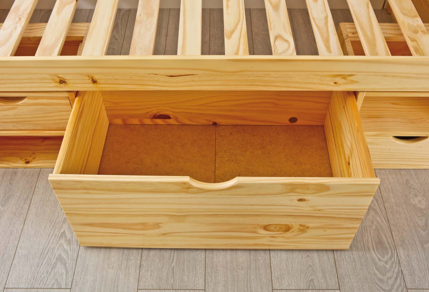 Letto con contenitore e comodino incluso