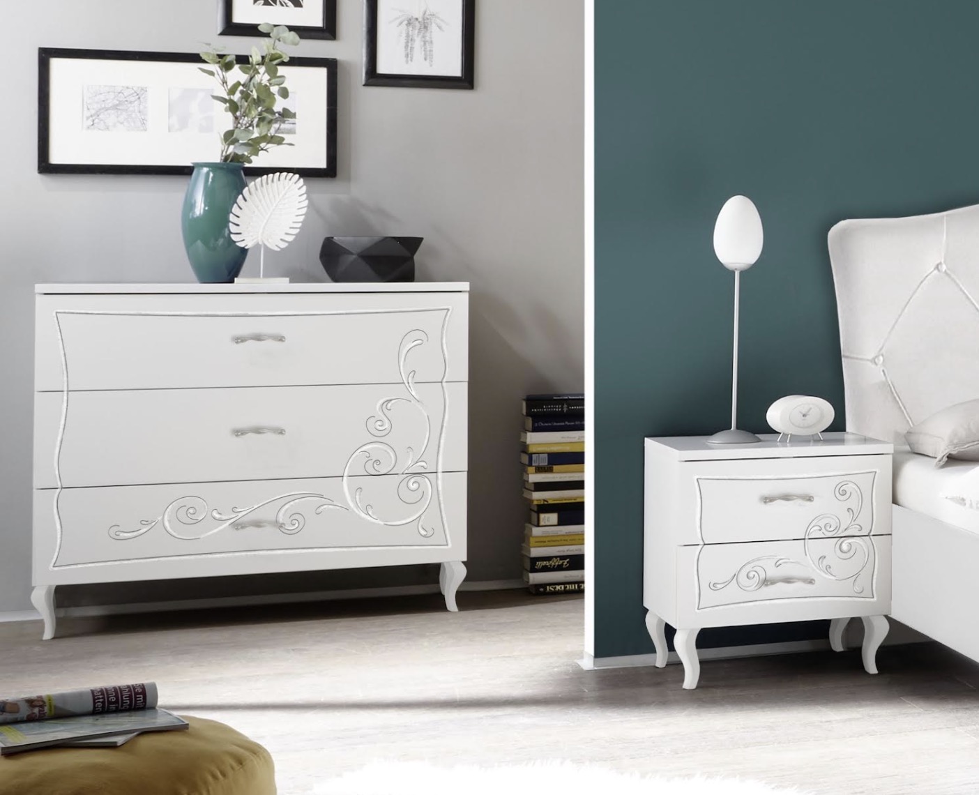 Coppia di comodini con 2 cassetti e serigrafia in finitura bianco opaco, Made in Italy