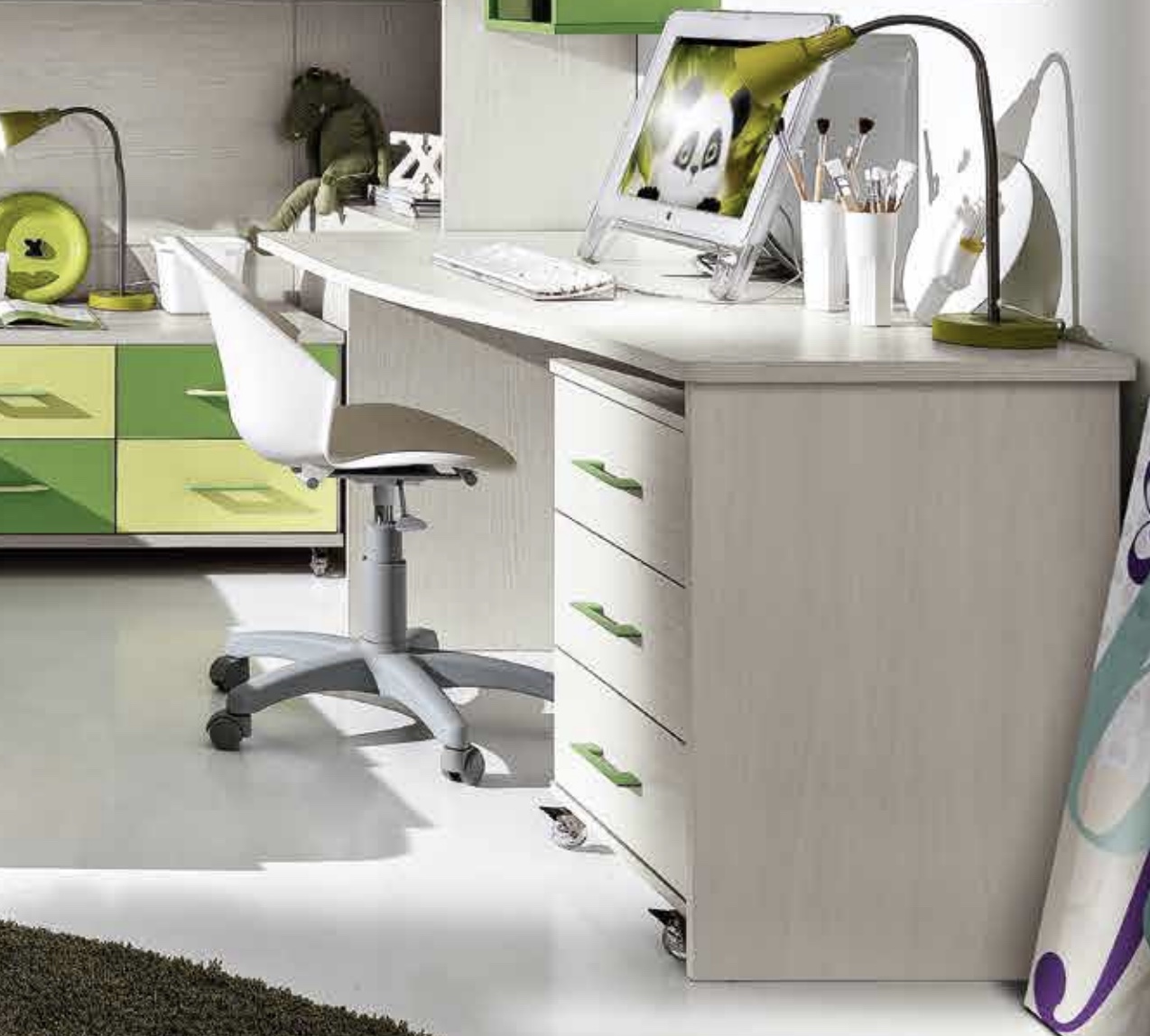 Scrivania con sagomatura sinistra, colore Kiri, con cassettiera indipendente, Made in Italy