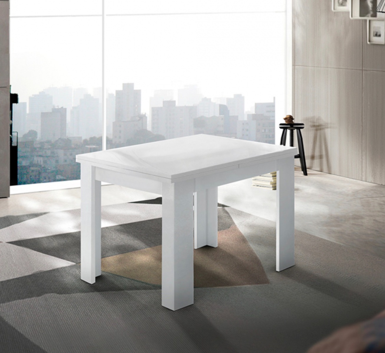 Sala da pranzo composta da vetrina, tavolo e credenza finitura bianco lucido 