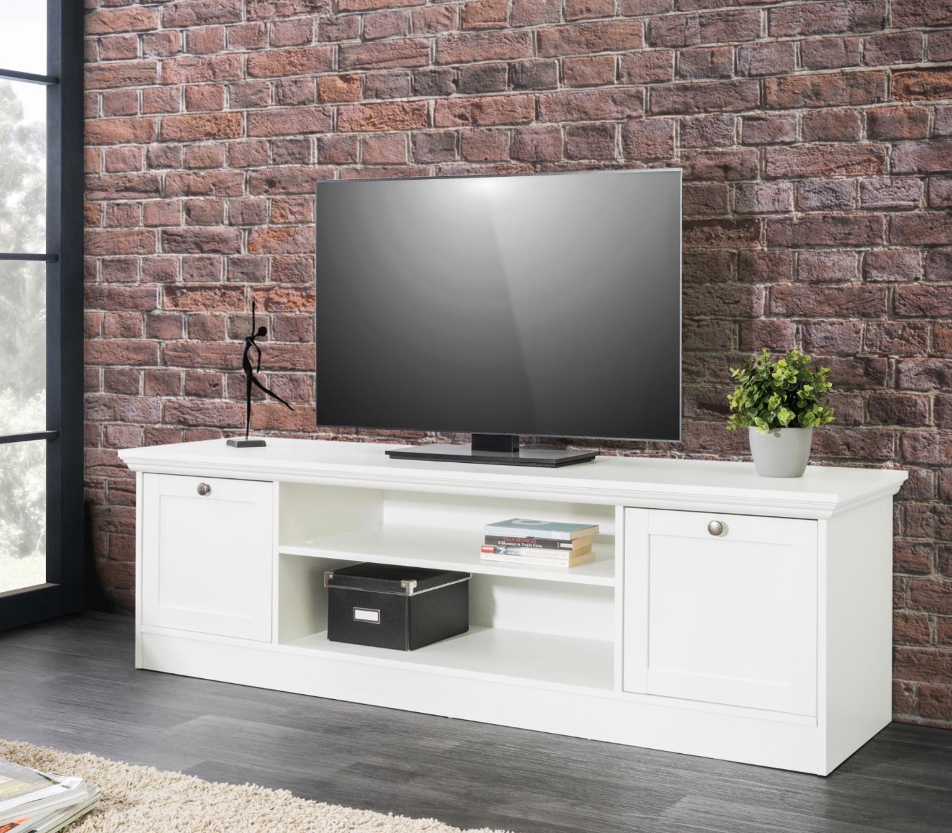 Soggiorno in finitura Bianca composto da Vetrina, Madia, Libreria e Porta TV