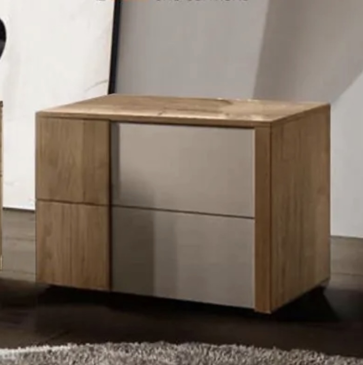 Un comodino Santorini bicolor in finitura Noce biondo e Visone