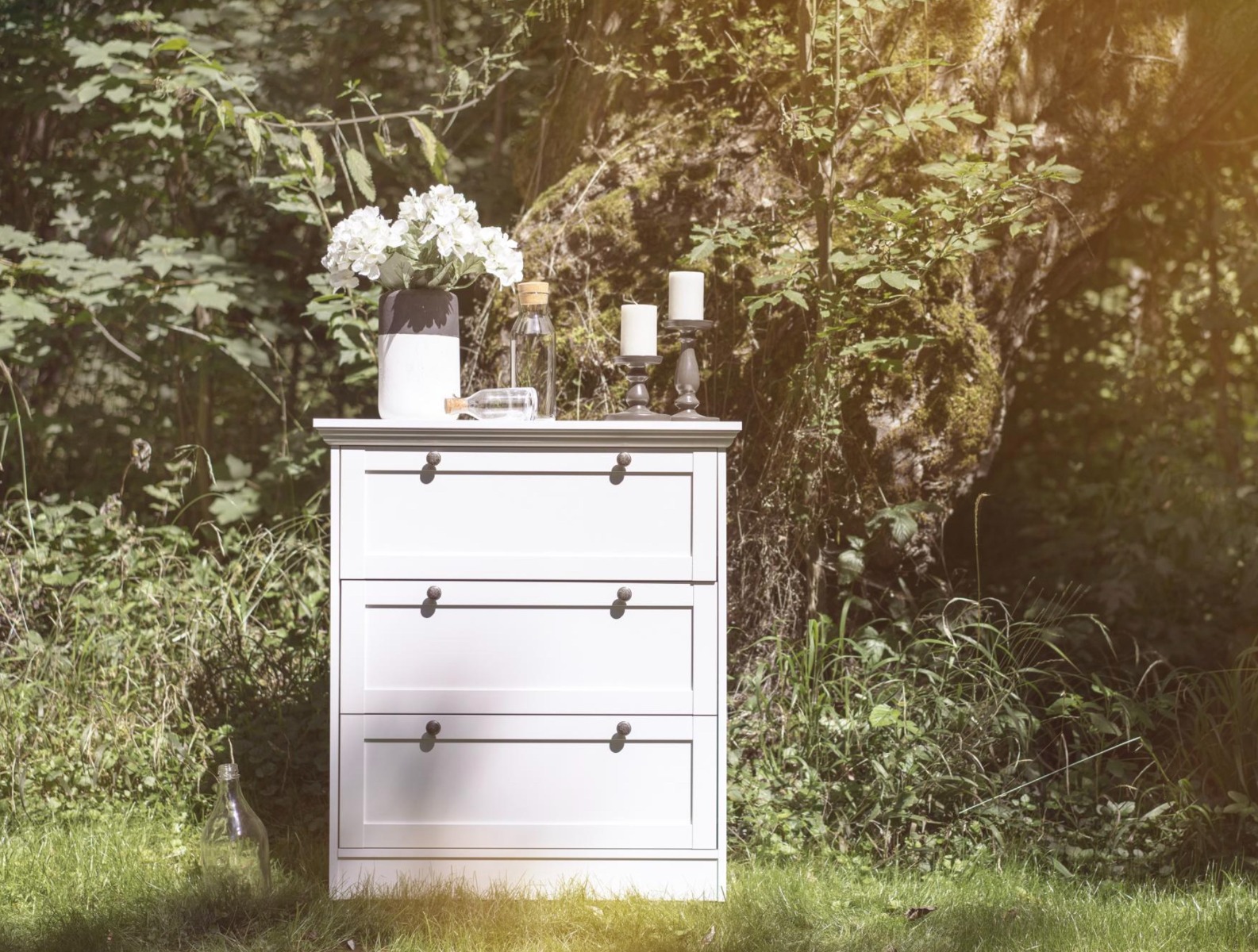 Comò a 3 cassetti con maniglie in metallo, finitura Bianca