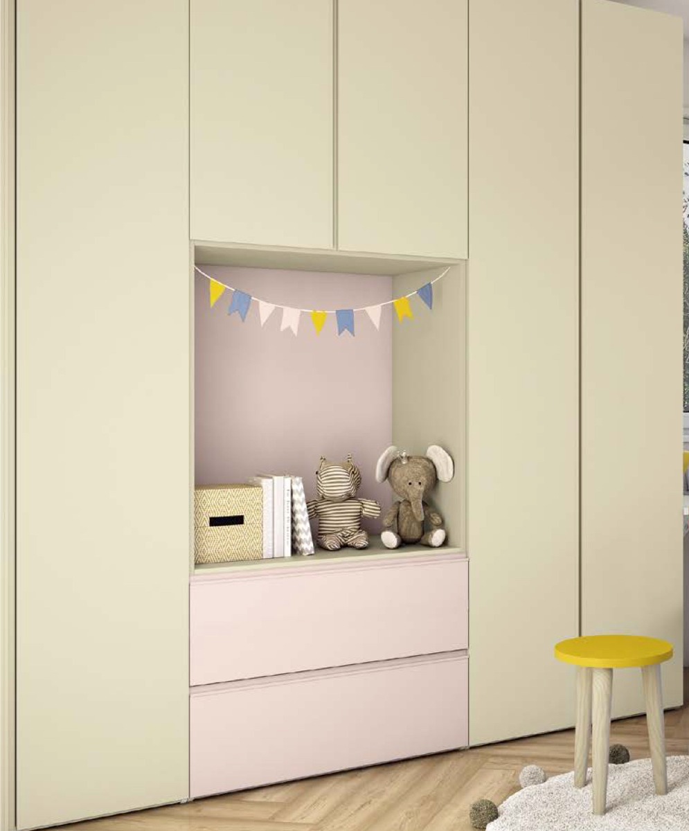 Armadio battente con vano e 6 ante, finitura Desert e Cipria