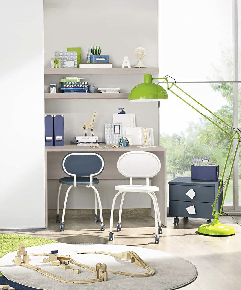 Zona studio camerette con mensole, finitura Noce brina