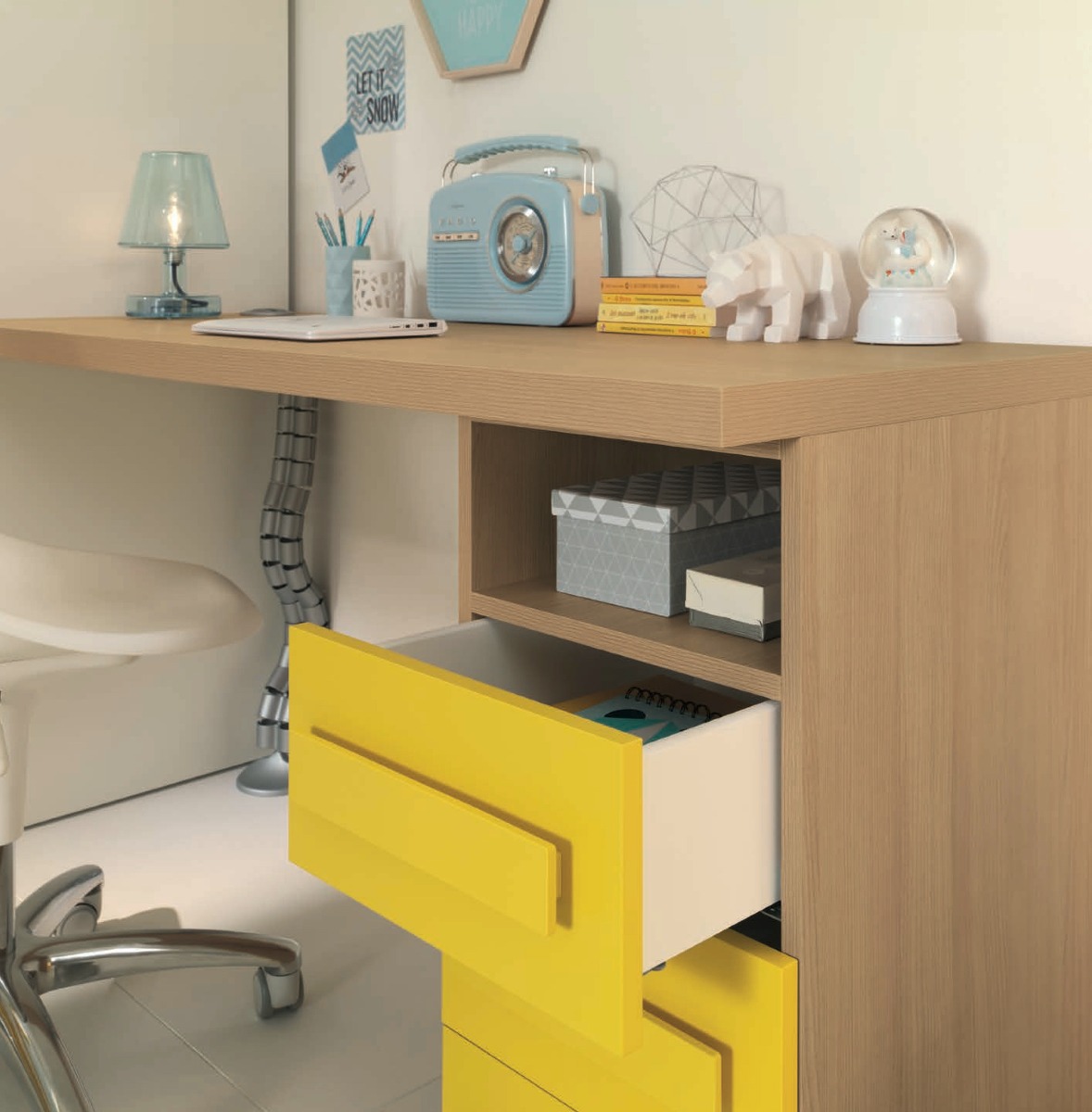 Scrivania con cassettiera Moretti Compact, finitura Olmo e Senape laccato