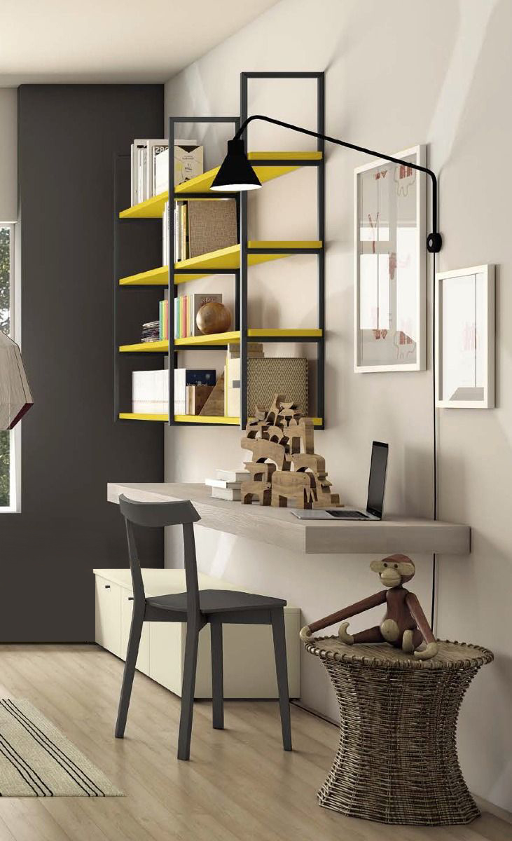 Zona studio con libreria, finitura Ciliegio bianco e Zafferano
