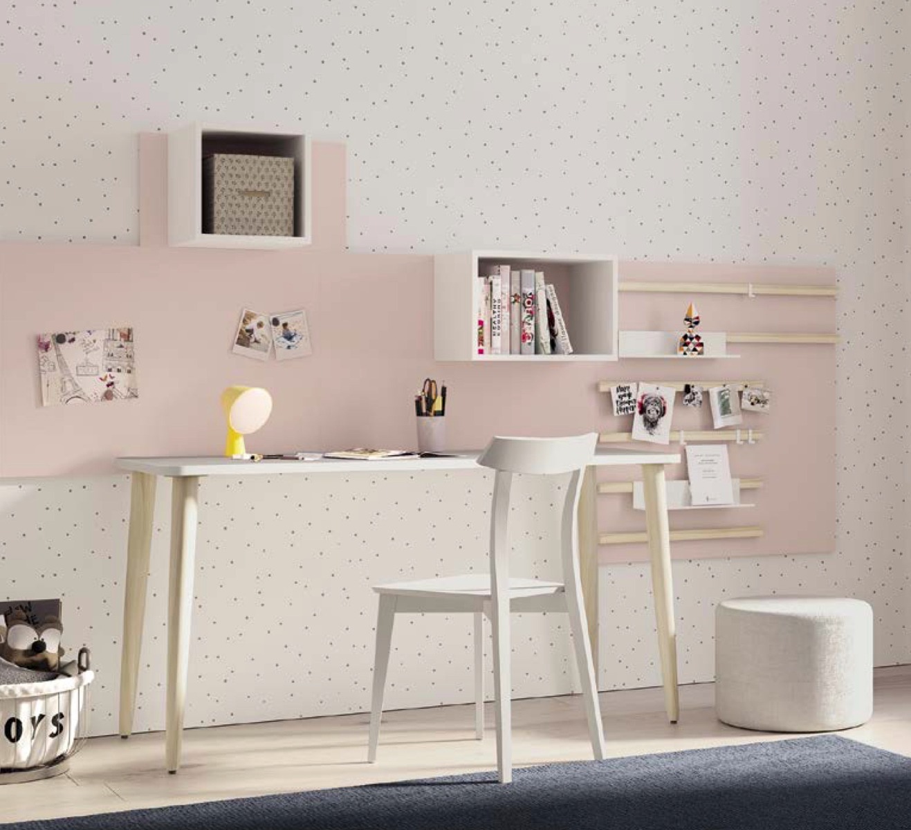 Scrivania con gambe in legno massello, finitura Bianco opaco