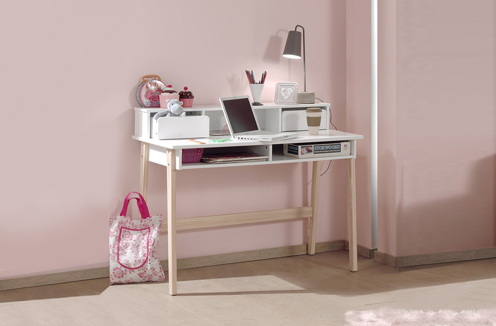 Scrivania in stile nordico con cassetti bianca laccata con gambe in pino massello