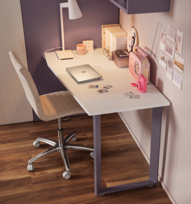 Scrivania camerette Moretti Compact, finitura Bianco luce e Mora laccato