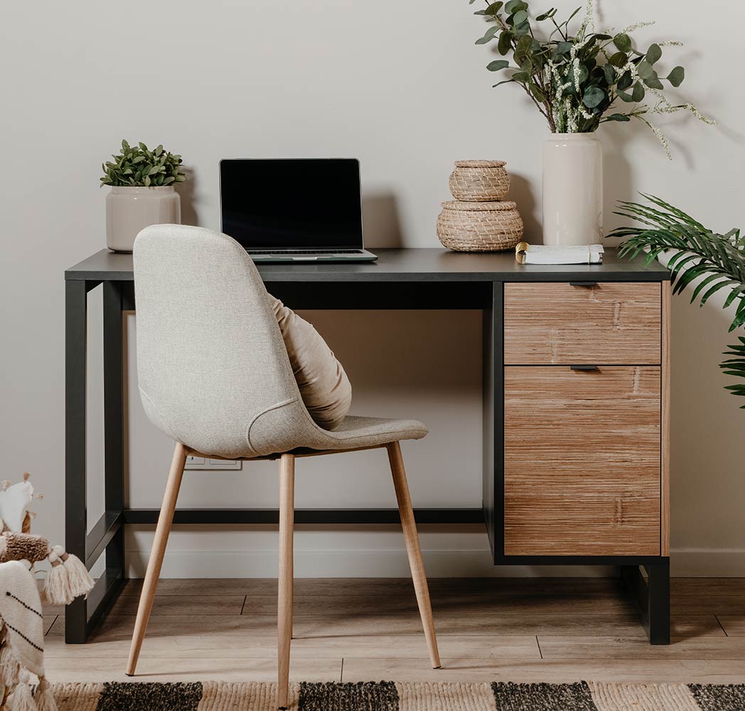 Scrivania in stile nordico in finitura antracite e bamboo