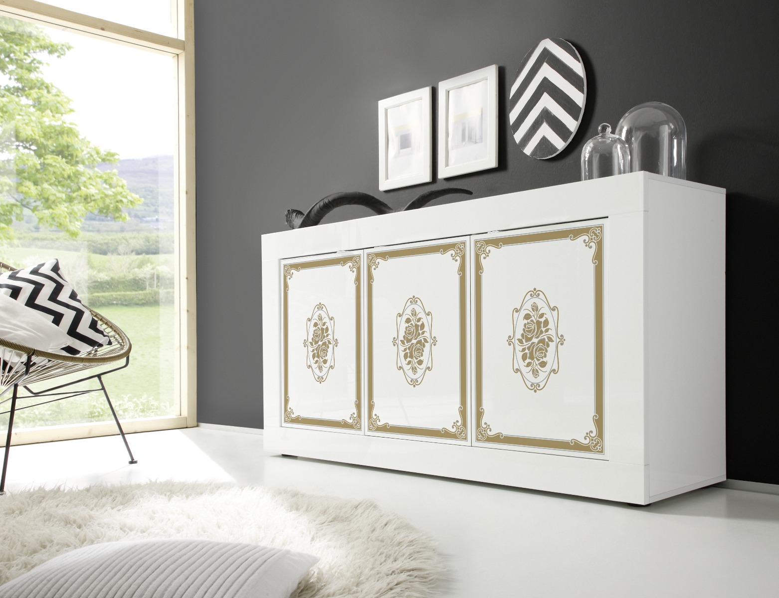 Madia Moderna, 3 ante, bianca laccata lucida con serigrafia oro, Made in Italy