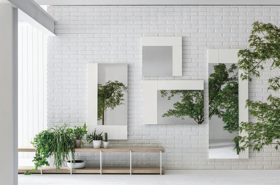 Specchio di design verticale, disponibile in diverse finiture 