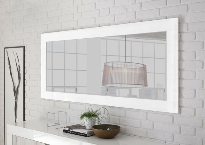 Soggiorno Bianco Lucido e cemento composto da consolle allungabile, specchio, madia 3 ante e libreria 