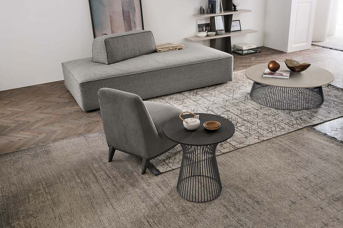 Tavolino da salotto rotondo con struttura in metallo