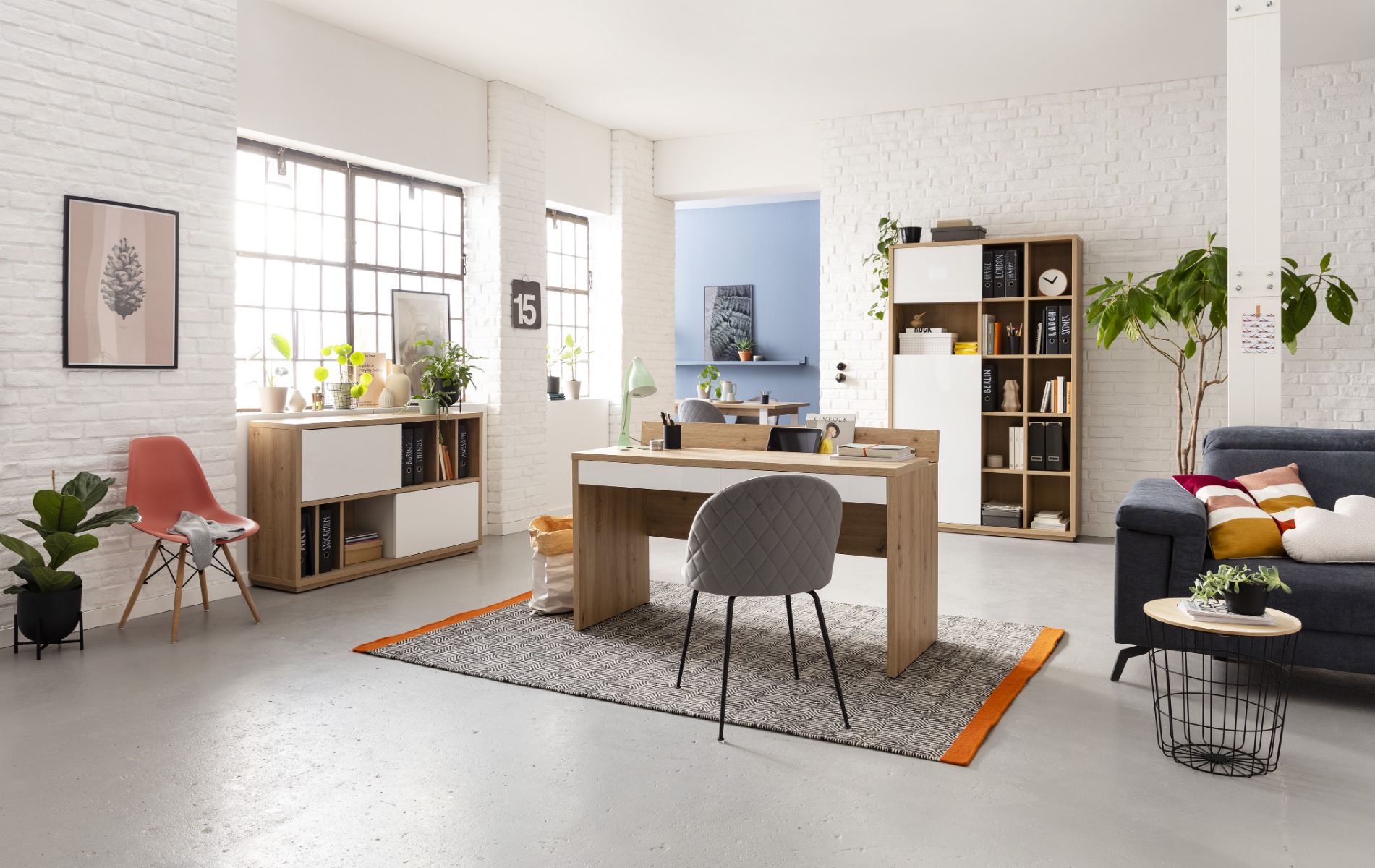 Ufficio completo formato da madia, scrivania e libreria, Made in Italy