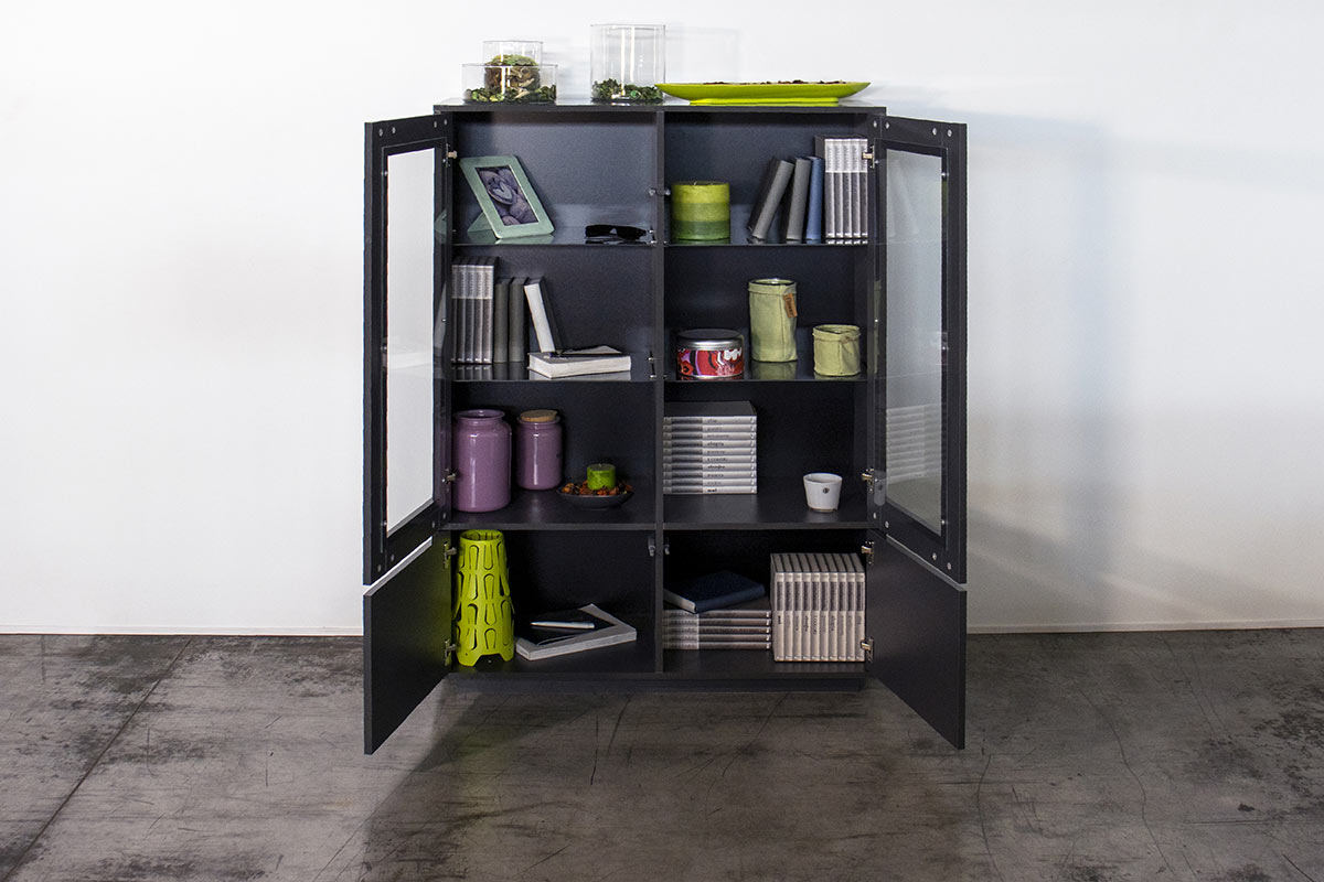 Vetrina di design in finitura antracite laccata lucida