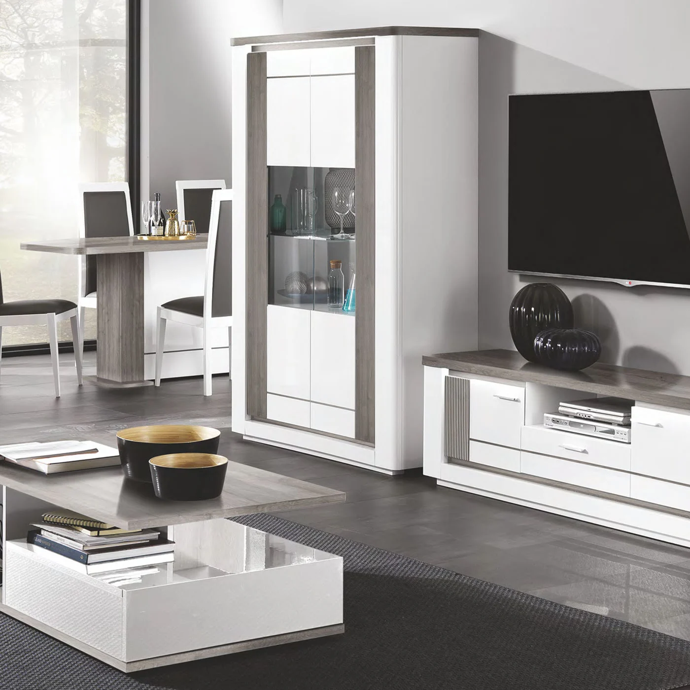 Vetrina con due nate nuove