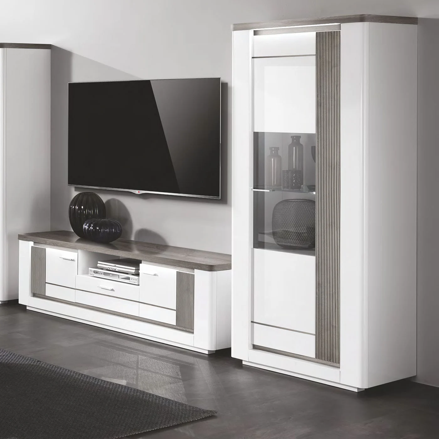 Vetrina con un anta della collezione Zafferano