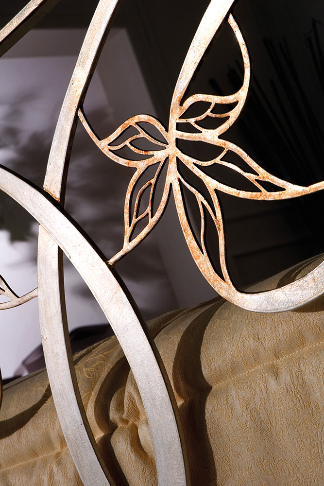 Letto  in ferro grigio polvere