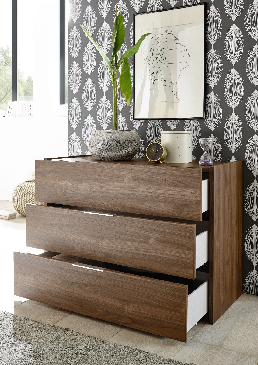 Comò moderno conveniente a 3 cassetti, finitura Noce Stelvio