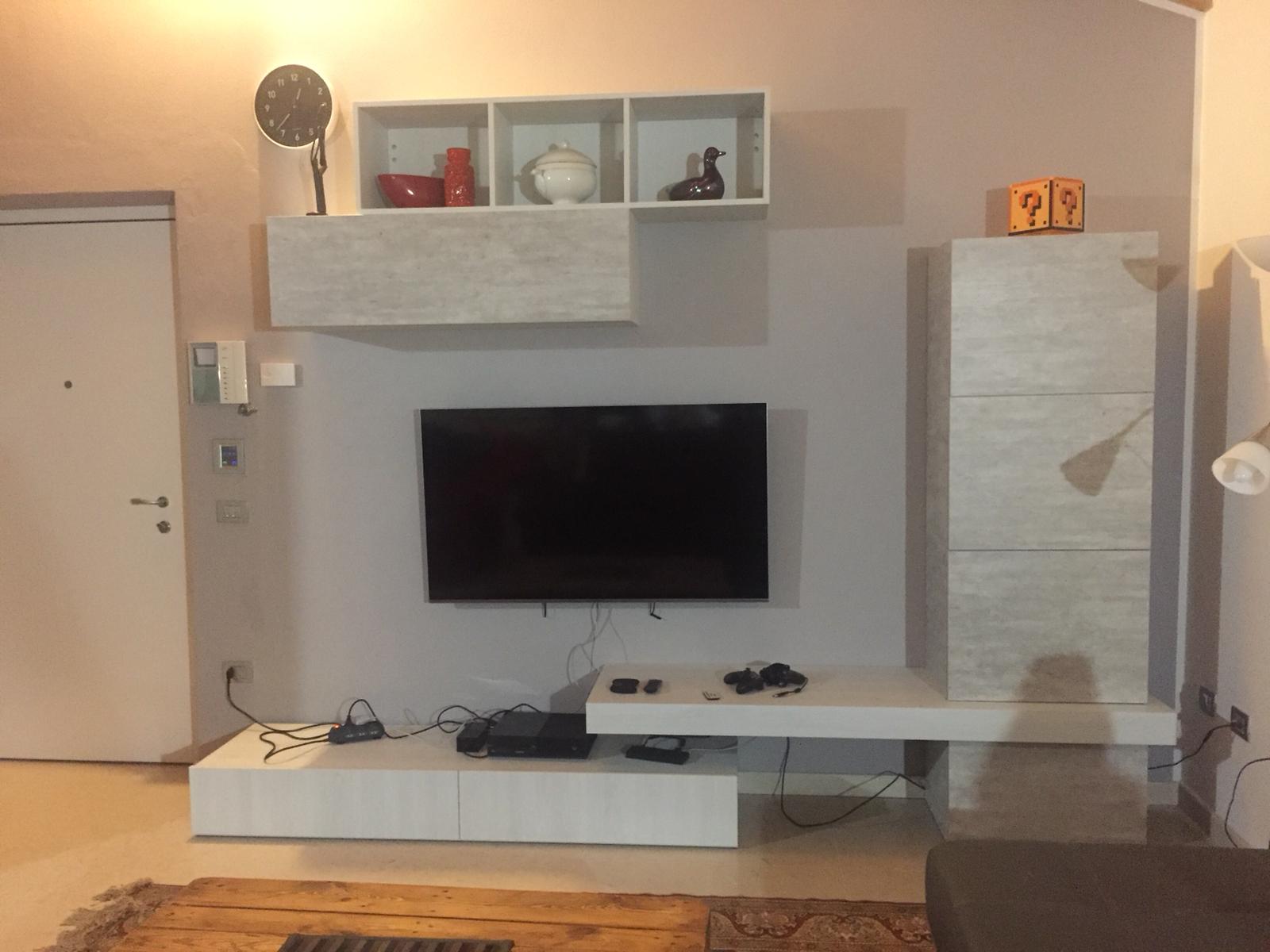 ACQUISTA ANCHE TU Parete attrezzata con apertura push pull e chiusure rallentate, Olmo e Cemento 