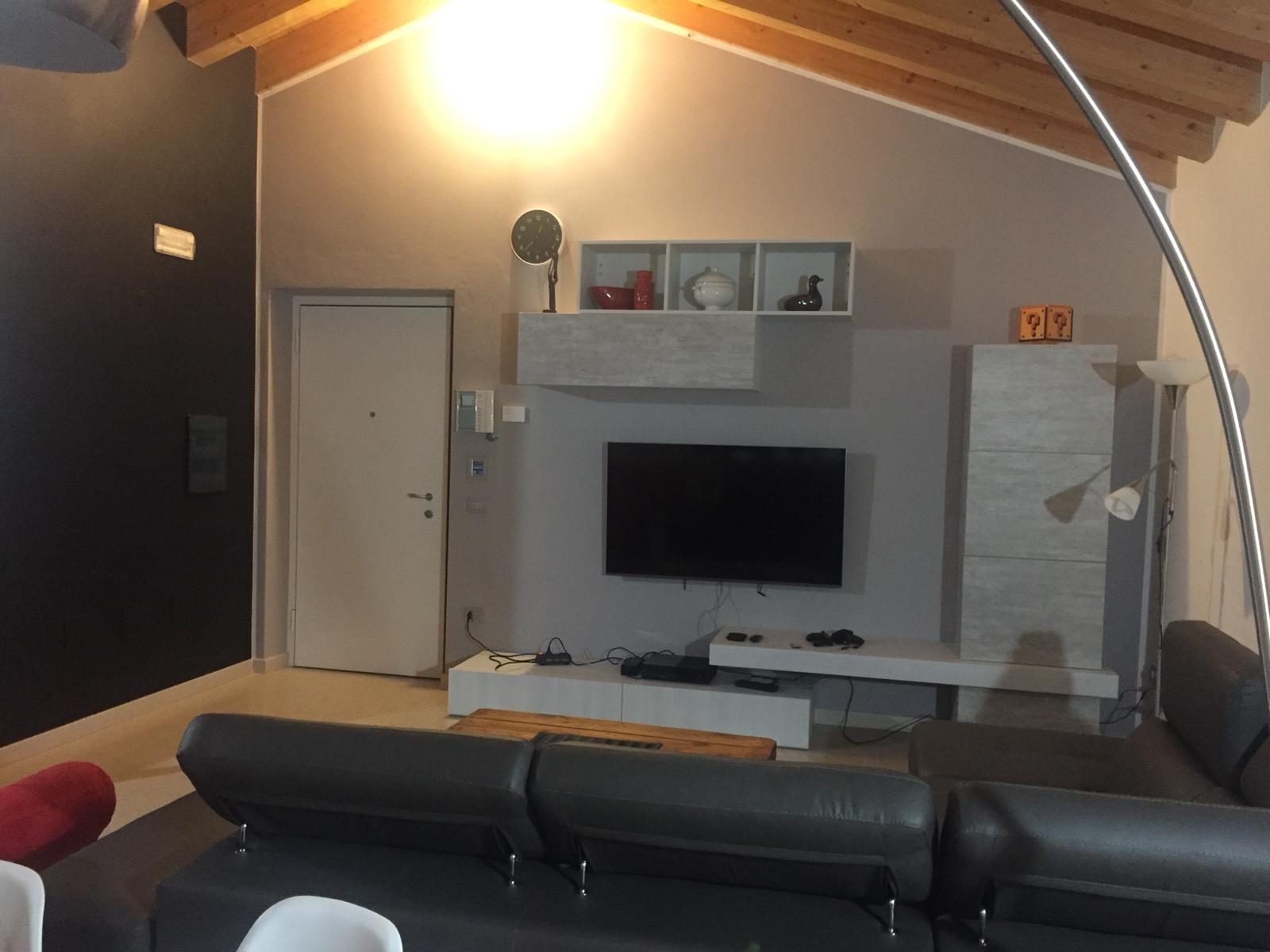 ACQUISTA ANCHE TU Parete attrezzata con apertura push pull e chiusure rallentate, Olmo e Cemento 