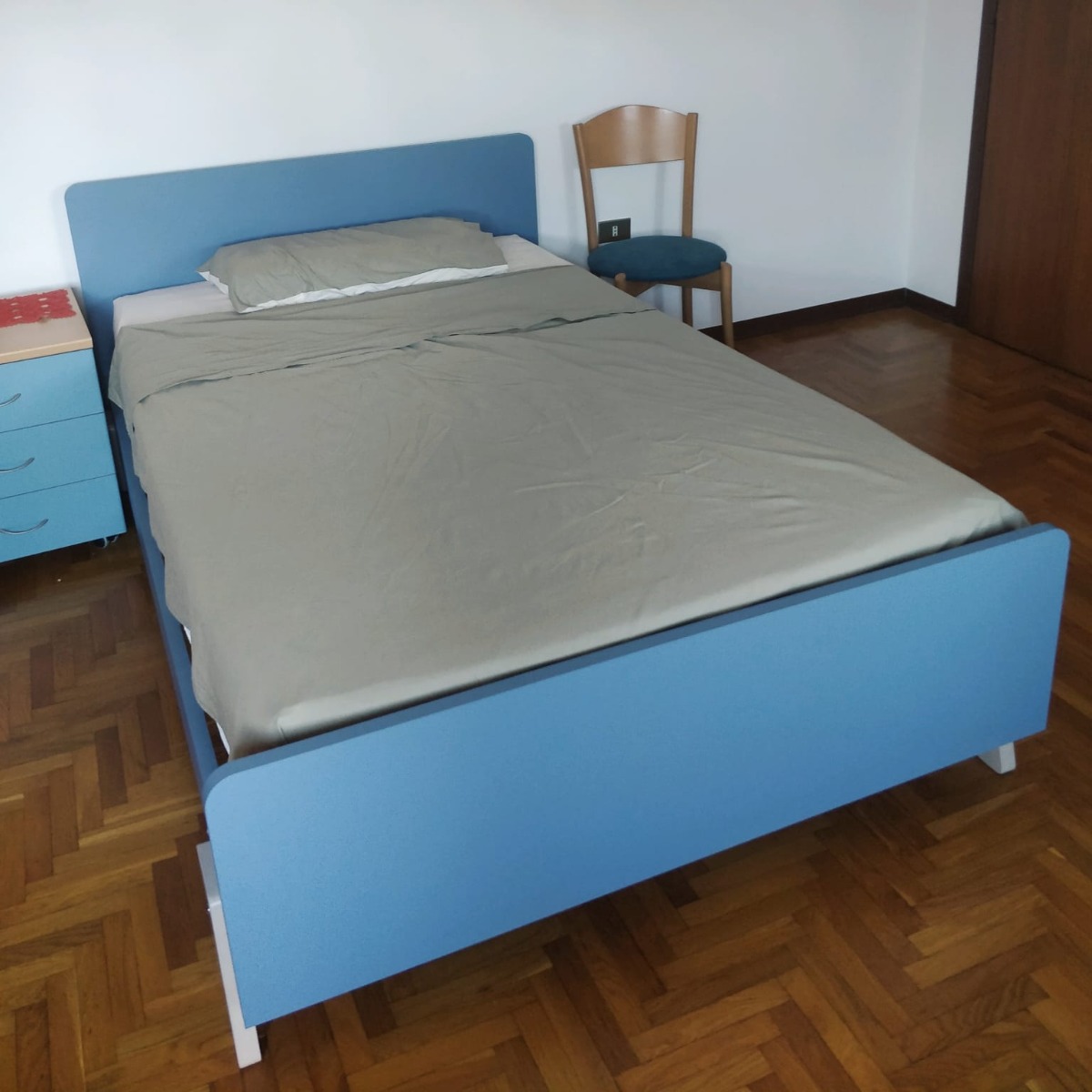 ACQUISTA ANCHE TU Letto una piazza e mezza POP 03, finitura Blu Avio
