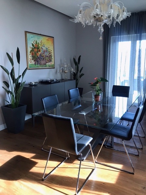 Madia Grigio opaco con piedini e 3 ante