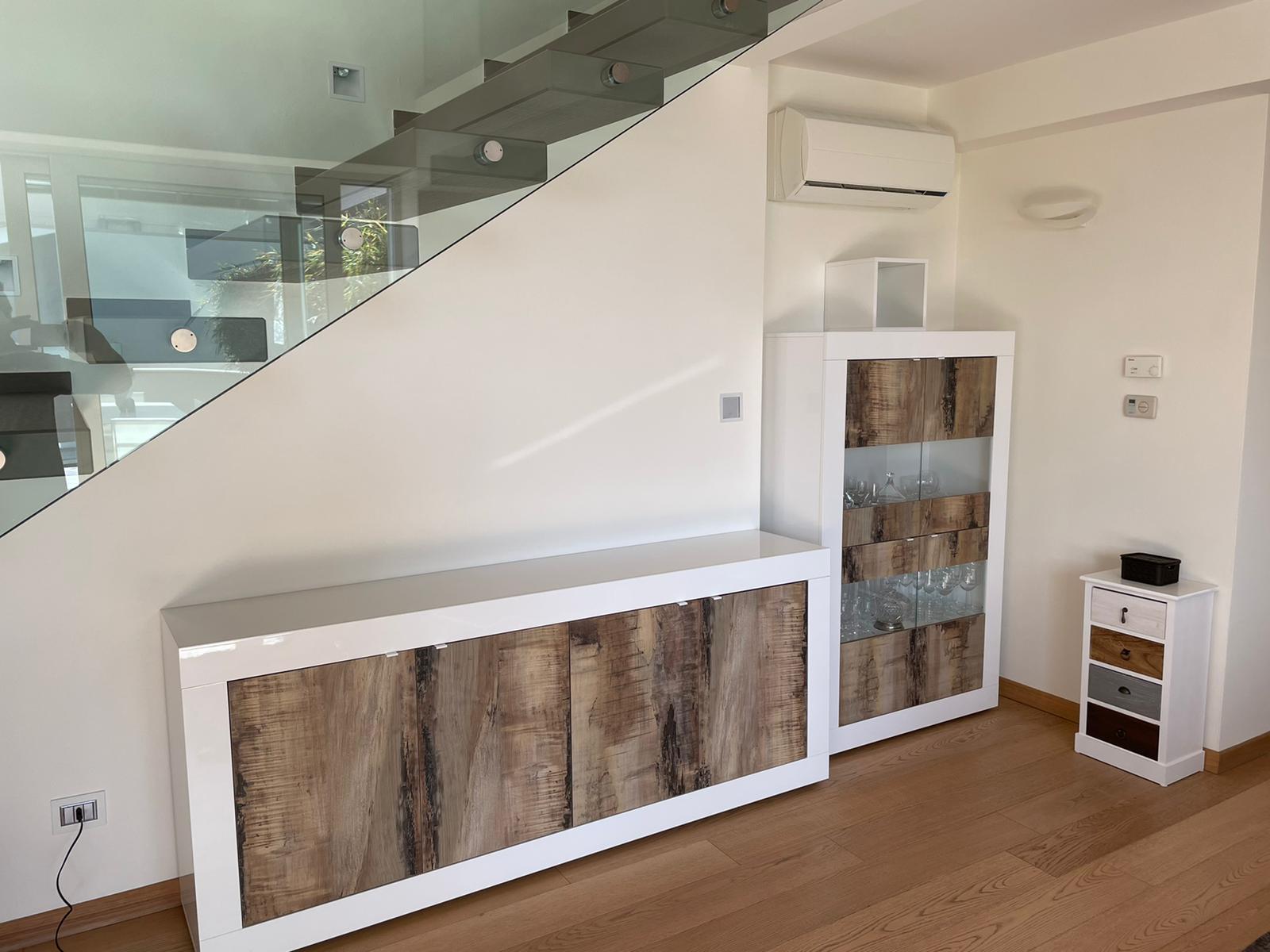 Credenza 4 ante color bianco e pero, moderna