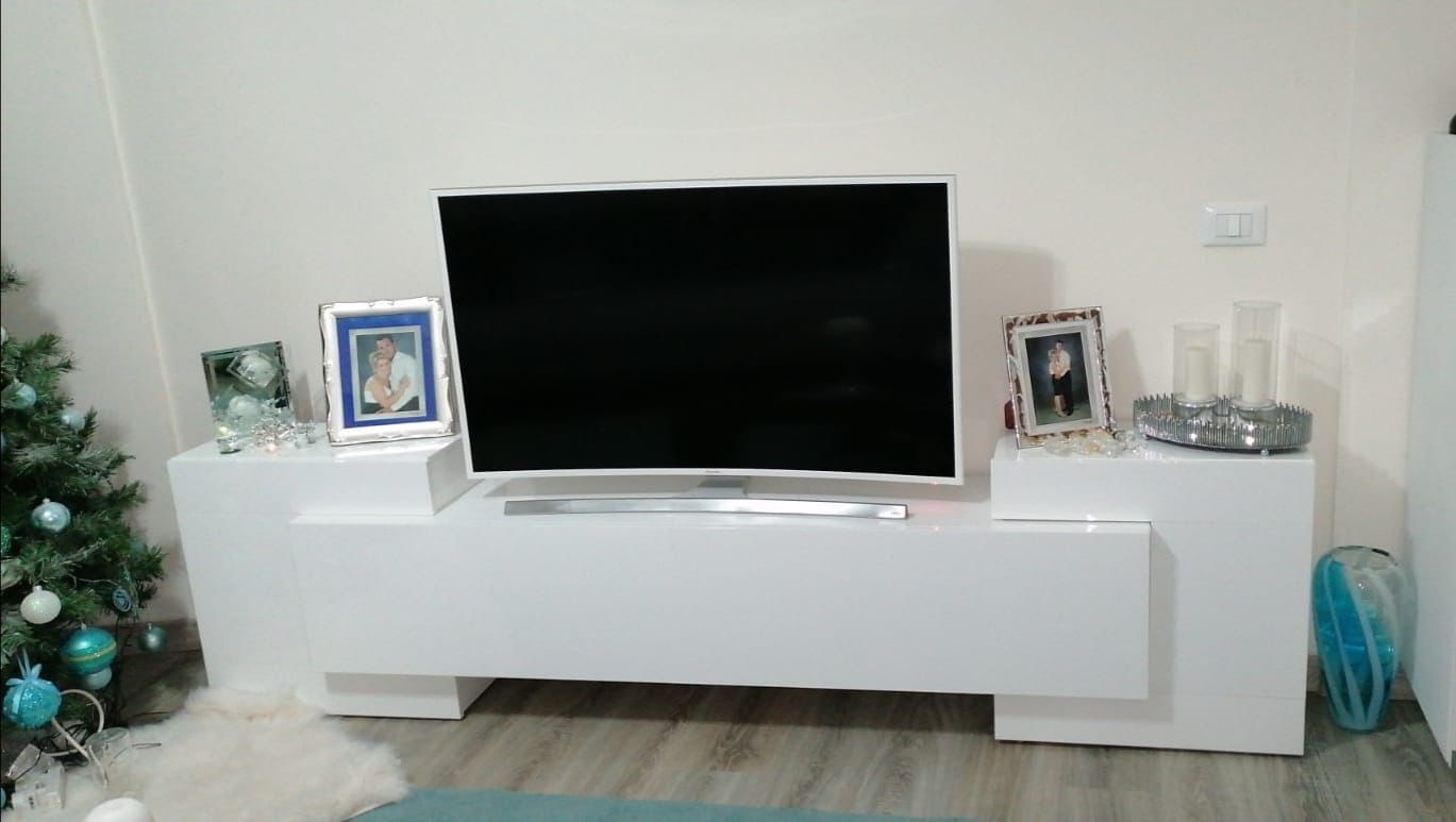 Offerta mobile tv bianco lucido con ante e ribalta