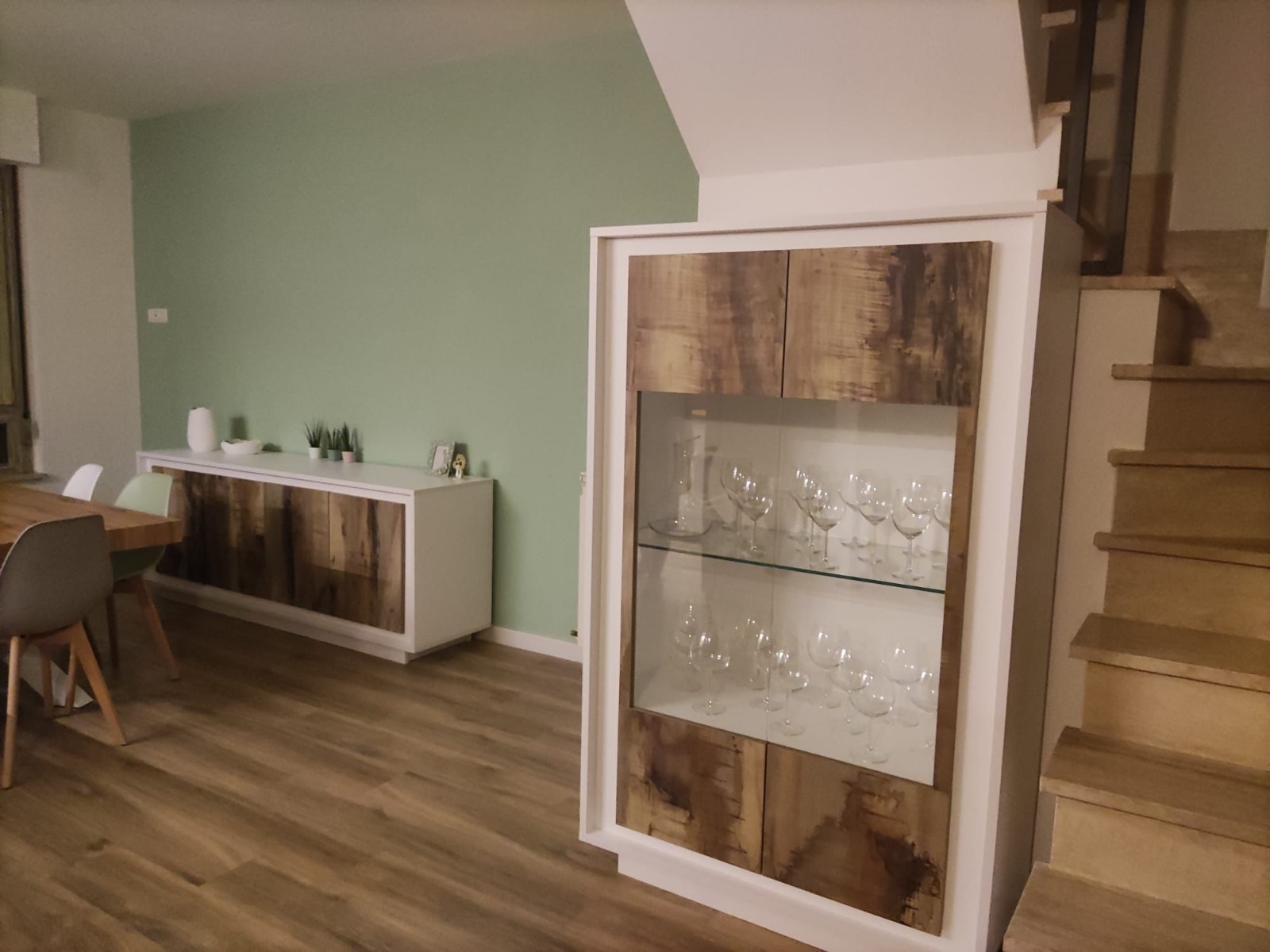 Vetrina in offerta a 4 ante, Bianco e Pero