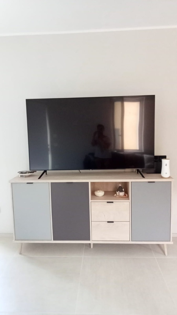 Madia nordica Rosvik con 3 ante e 2 cassetti in finitura Grigio Seta, Grigio Perla e Antracite