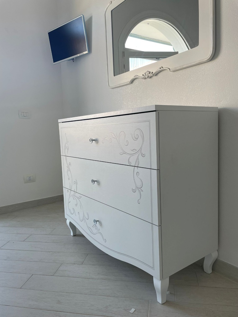 Comò serigrafato con 3 cassetti in finitura Bianco 