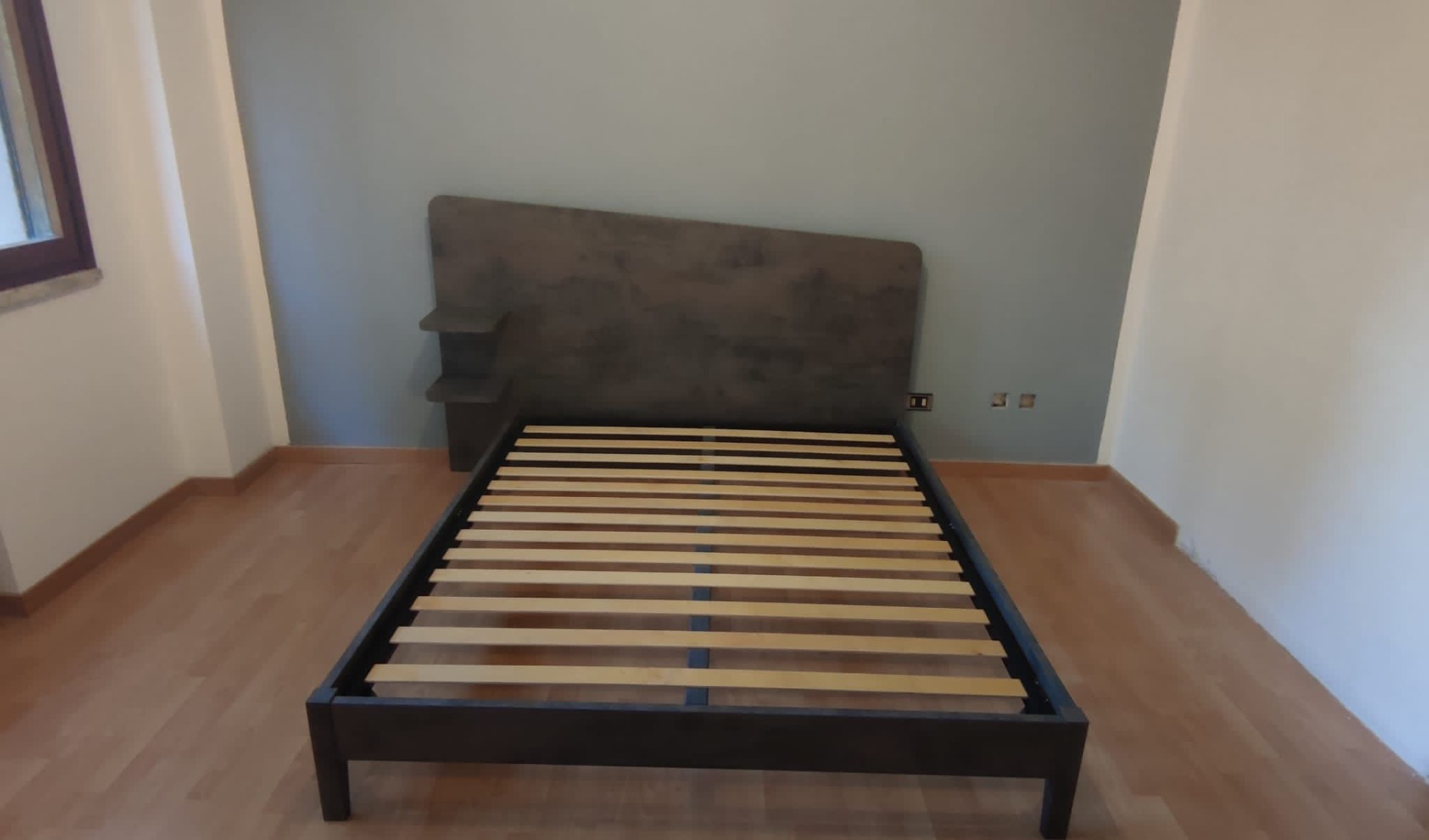 Letto matrimoniale  moderno Edge Plus con testata in legno, finitura Fusion