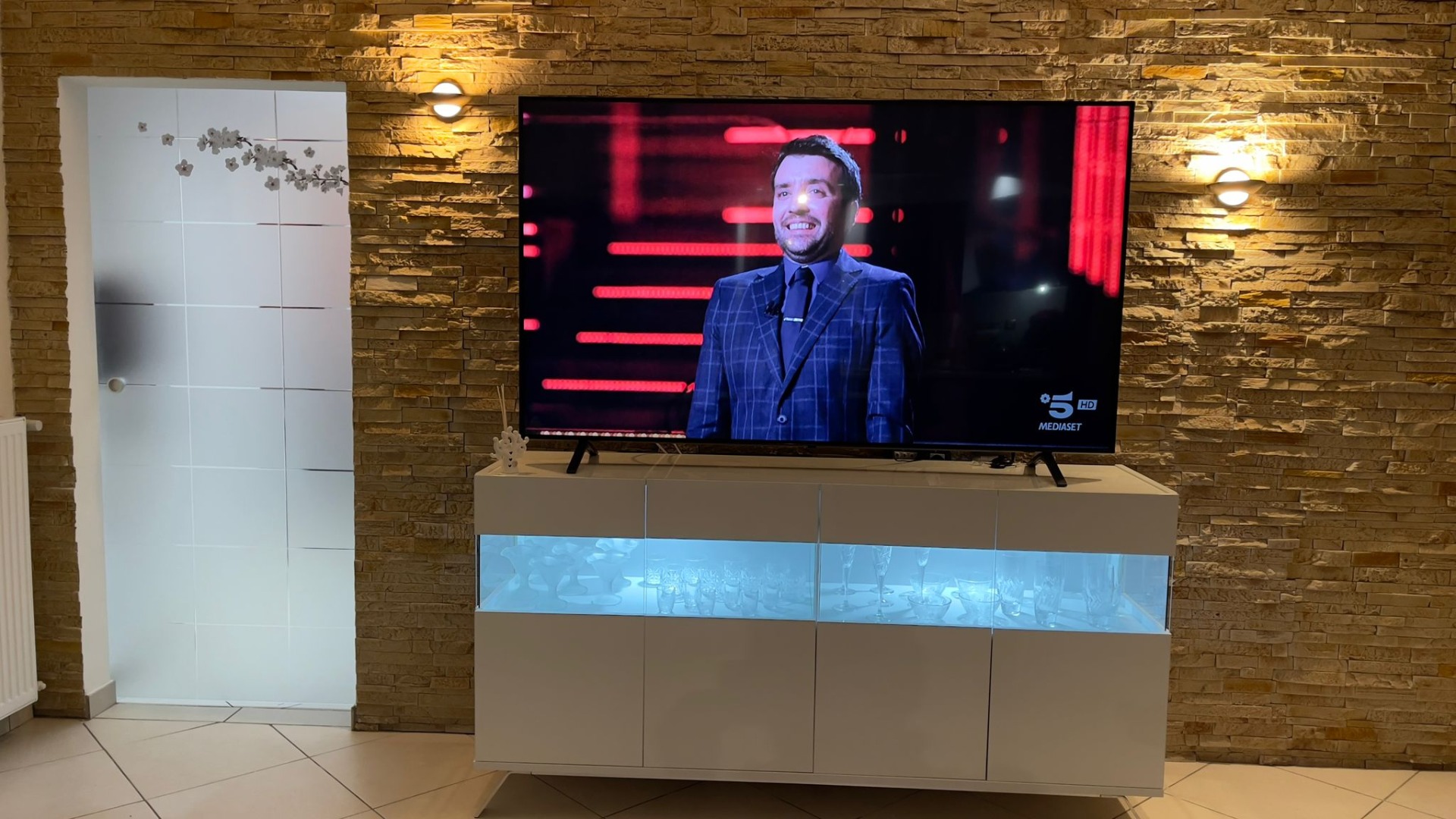 Credenza  Madia 4 ante bianco lucido con piedino in ferro e interno bianco opaco