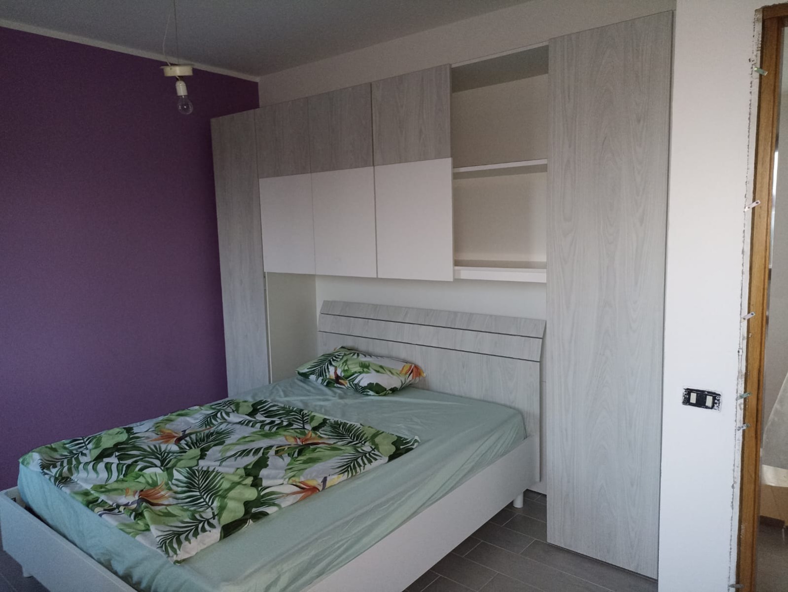 Conveniente Letto matrimoniale in legno grigio della collezione Like 