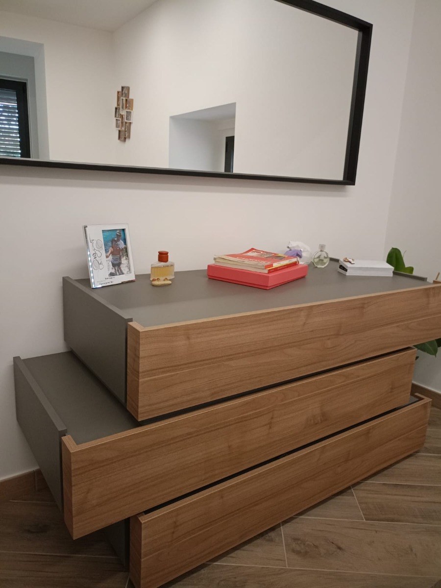 Nuovo Comò sfalsato Palawan in offerta