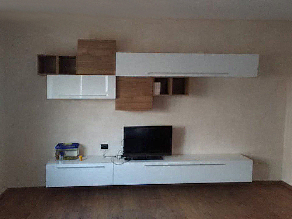 ACQUISTA ANCHE TU Parete attrezzata sospesa bianca lucida e noce stelvio