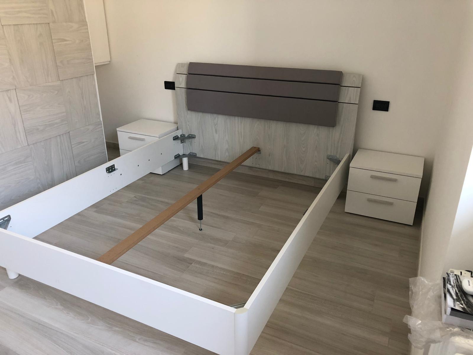 ACQUISTA ANCHE TU Letto matrimoniale in legno grigio della collezione Like 