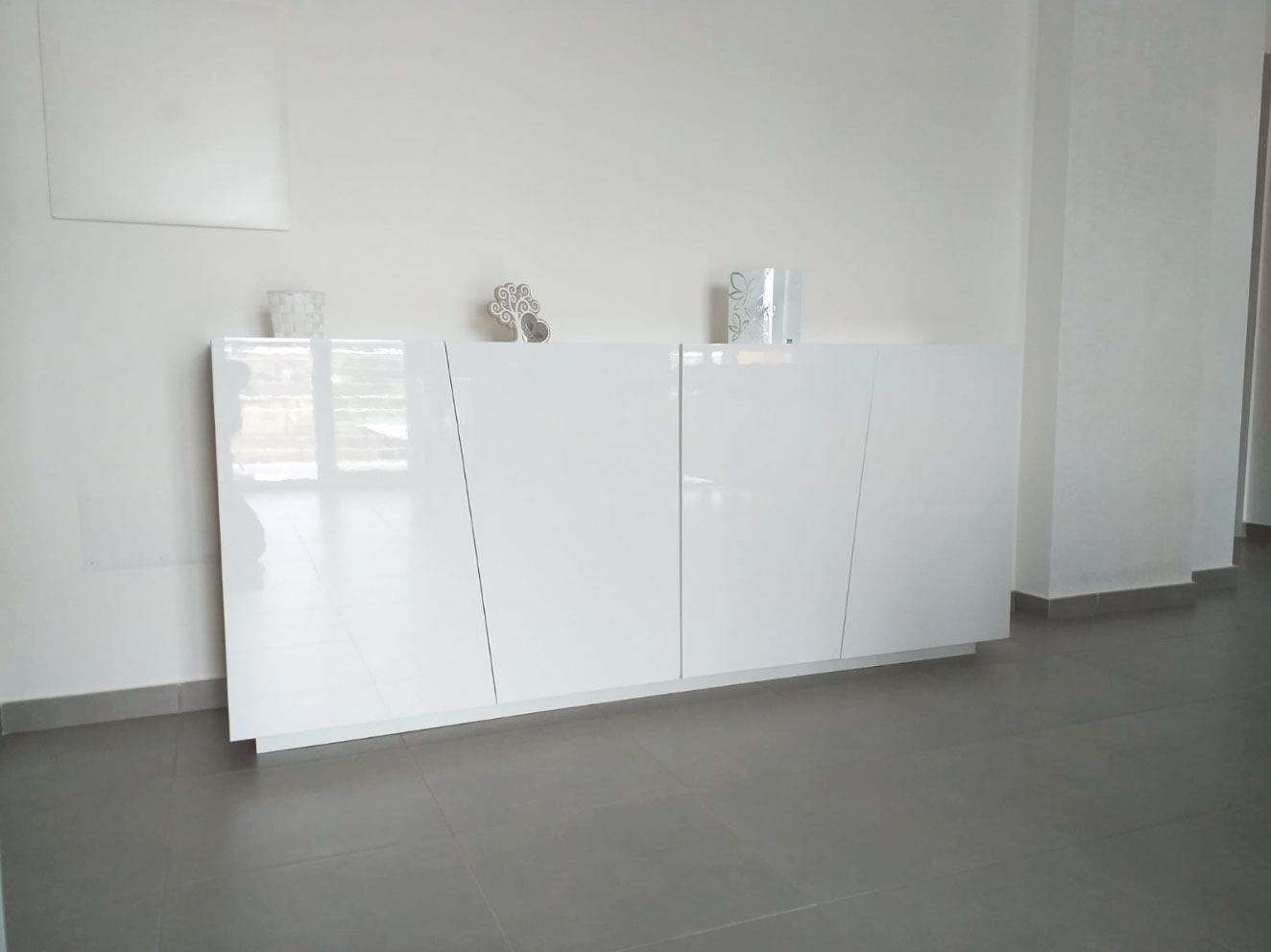 ACQUISTA ANCHE TU Credenza a 4 ante in finitura bianca laccata lucida